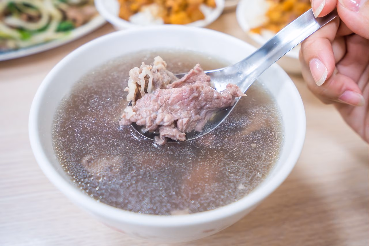 台南牛肉湯推薦|早餐必喝+宵夜續攤!5 間台南牛肉湯店評比