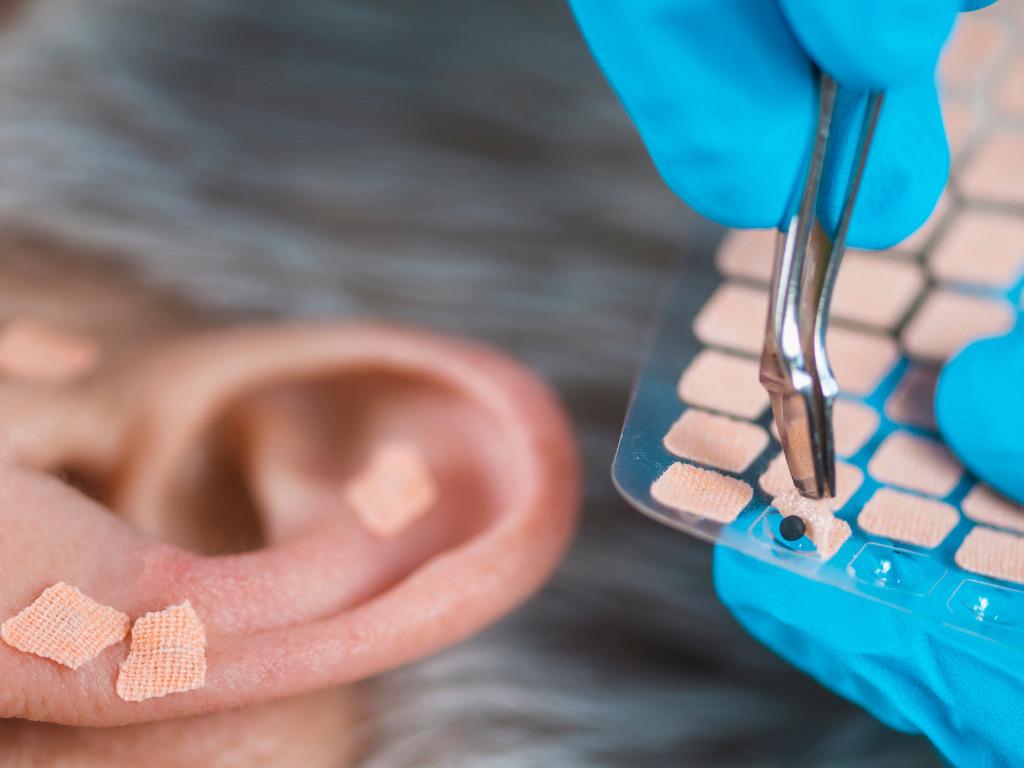 5 Ways to Slim Your Face: Auricular Acupressure