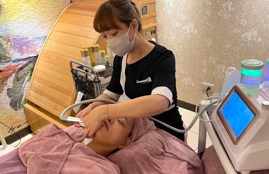 전문적인 '소프트 파워' – 고객보다 피부를 더 잘 아는 맞춤형 케어