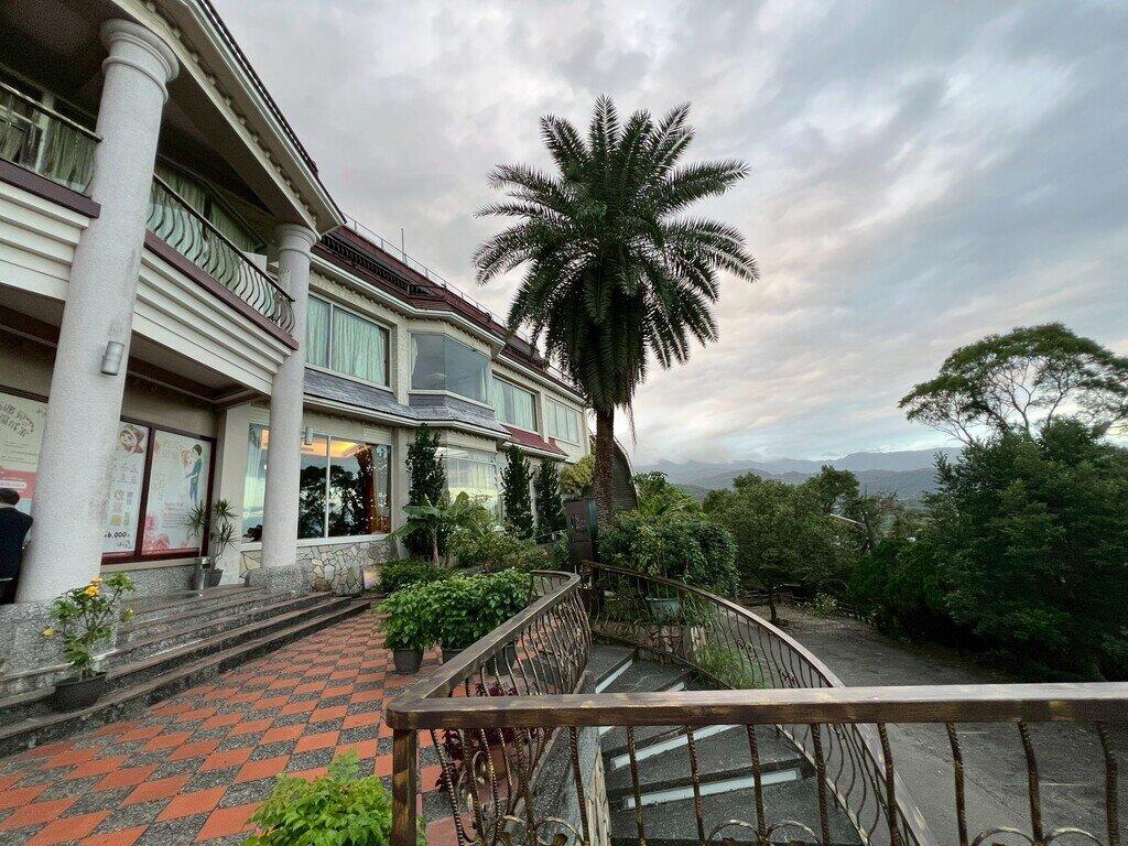 山頂會館景觀餐廳のレビュー|宜蘭員山の高層階レストラン、昼は亀山島、夜は夜景を堪能