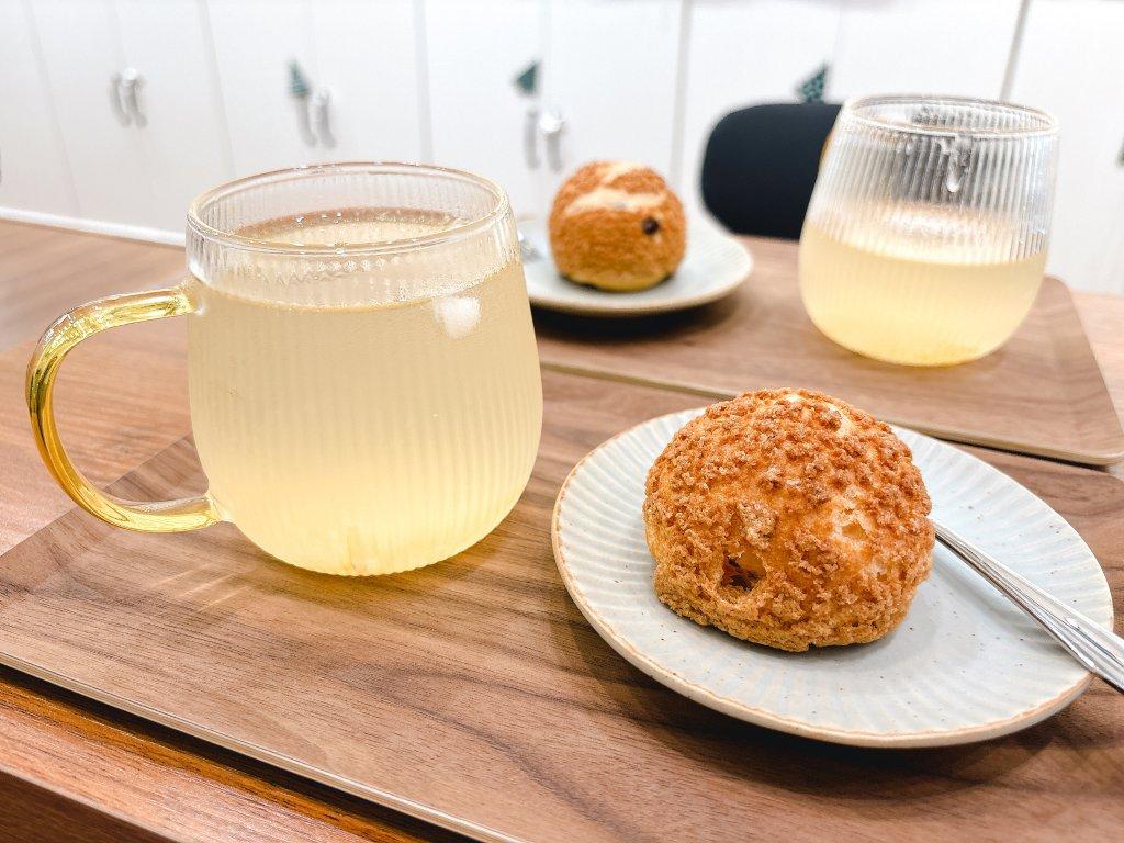 Snacks, games, and surprises bring a gentle close to your crafting session