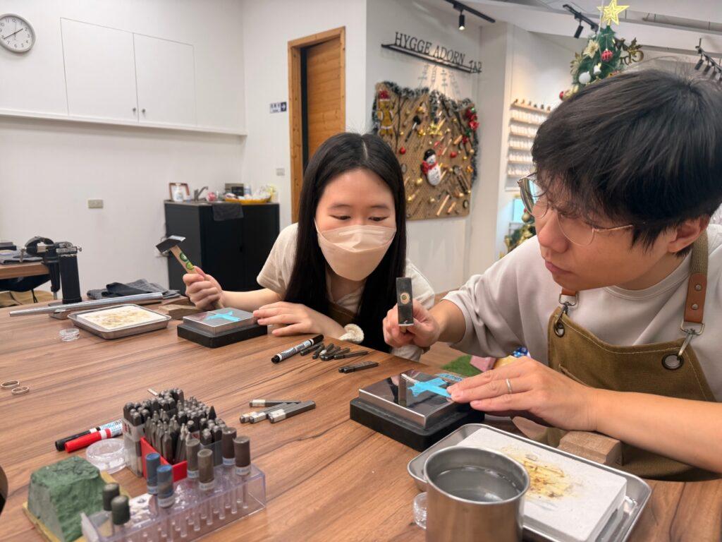 HYGGE ADORN 台中店レビュー|心温まる交流と儀式感、記念日にぴったりの金工手作り体験