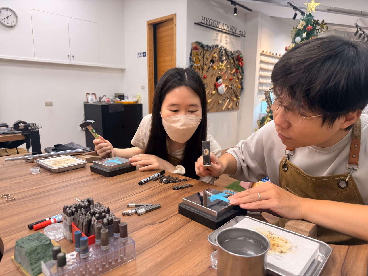 HYGGE ADORN Taichung Review|Heartfelt Interactions + Rituals: The Perfect Anniversary Metalwork Experience