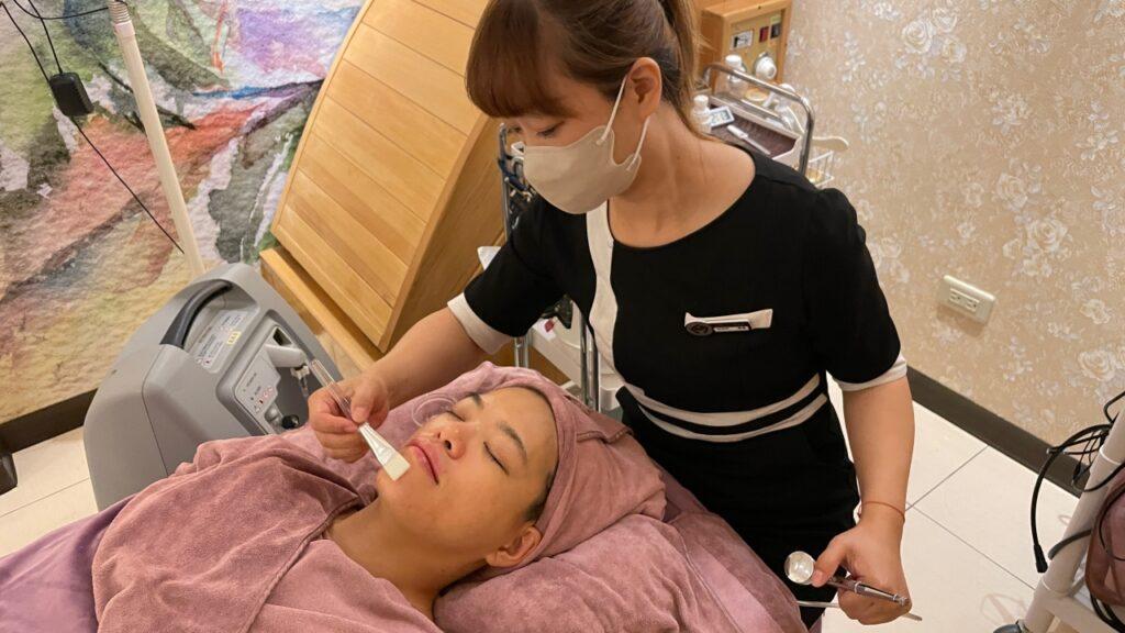 芮薇荷夢幻森林 SPA 台南店評價|不泛紅、不刺痛的安心淨膚流程,打造清透光感肌