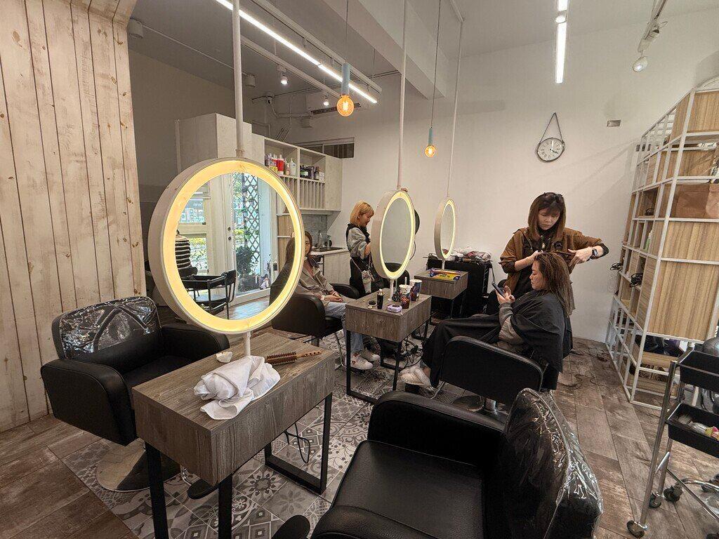 默·MO HAIR 評價|新竹北區質感髮廊,木質系空間內完成漂亮髮型