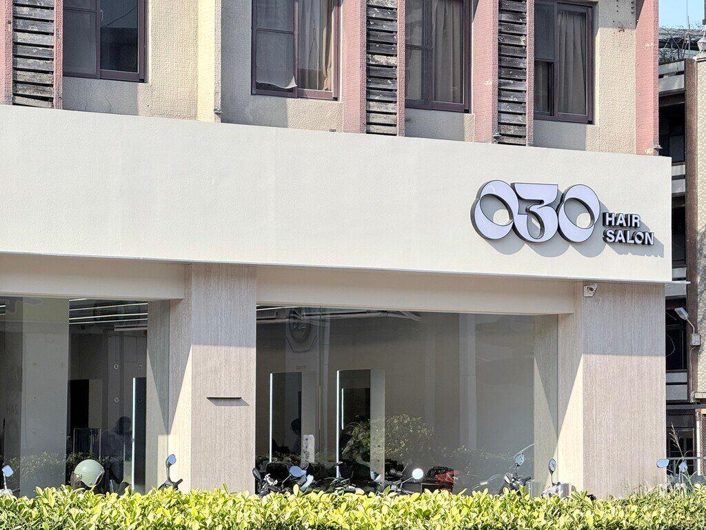 O3O Hsinchu Venue Review|Industrial-chic hair salon near Big City, offering one-stop color and cut services