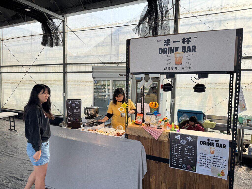摘み取った後は、ゆっくり座って味わえます。
