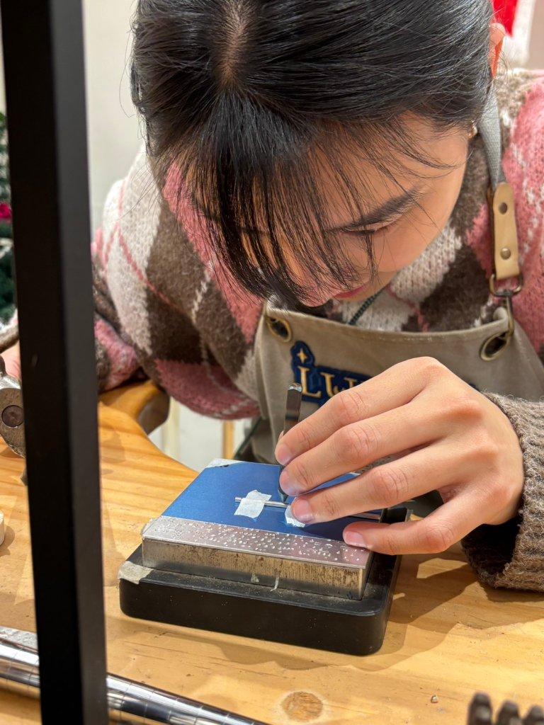 手作比例高,循序漸進體驗完整金工製作過程