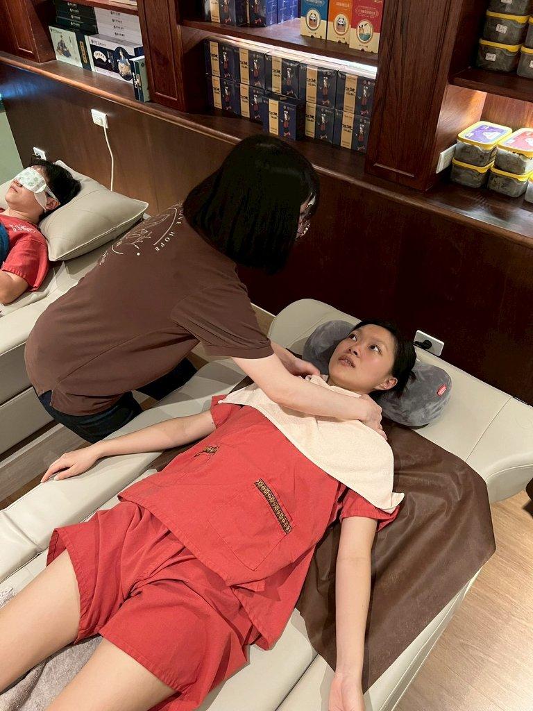 熱灸結合多種中藥材,將藥效緩慢引入身體