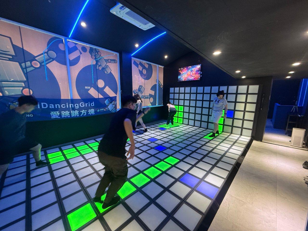 312 Grid Upgrade Battle: A Team Challenge for Hands and Feet