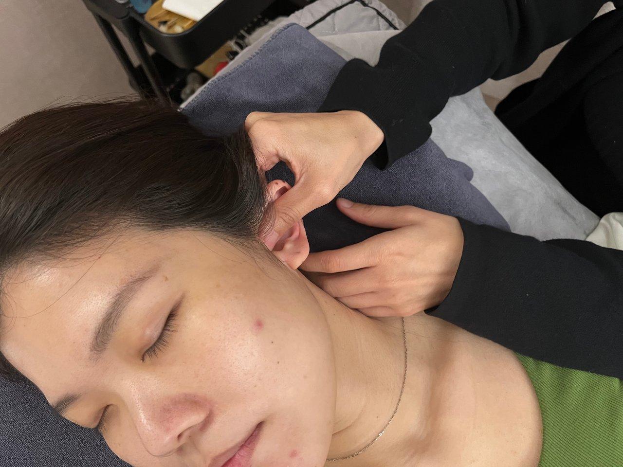 귀 청소 및 이혈 마사지