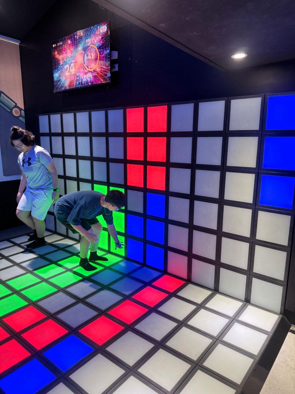 312 Grid Upgrade Battle: A Team Challenge for Hands and Feet