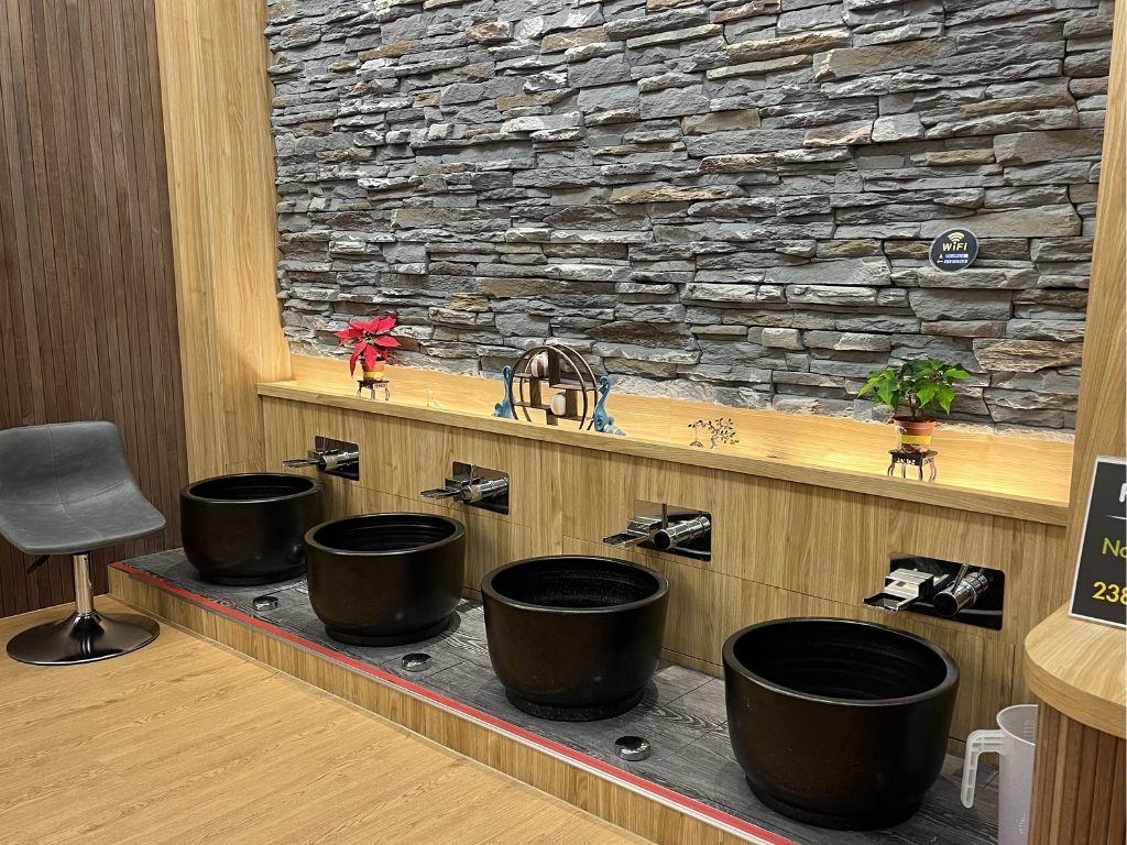 타이베이역, 시먼, 베이먼과 인접해 있으며, 지하철역에서 도보 10분 거리에 있습니다.