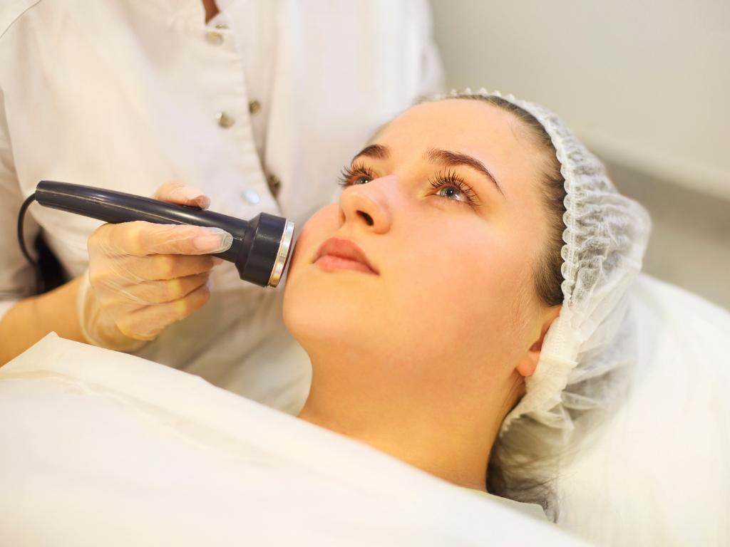 Electromagnetic and acoustic waves are suitable for different individuals.