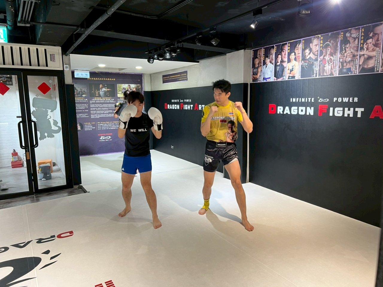The coaching staff boasts deep practical experience, featuring an impressive lineup from champions to renowned masters.