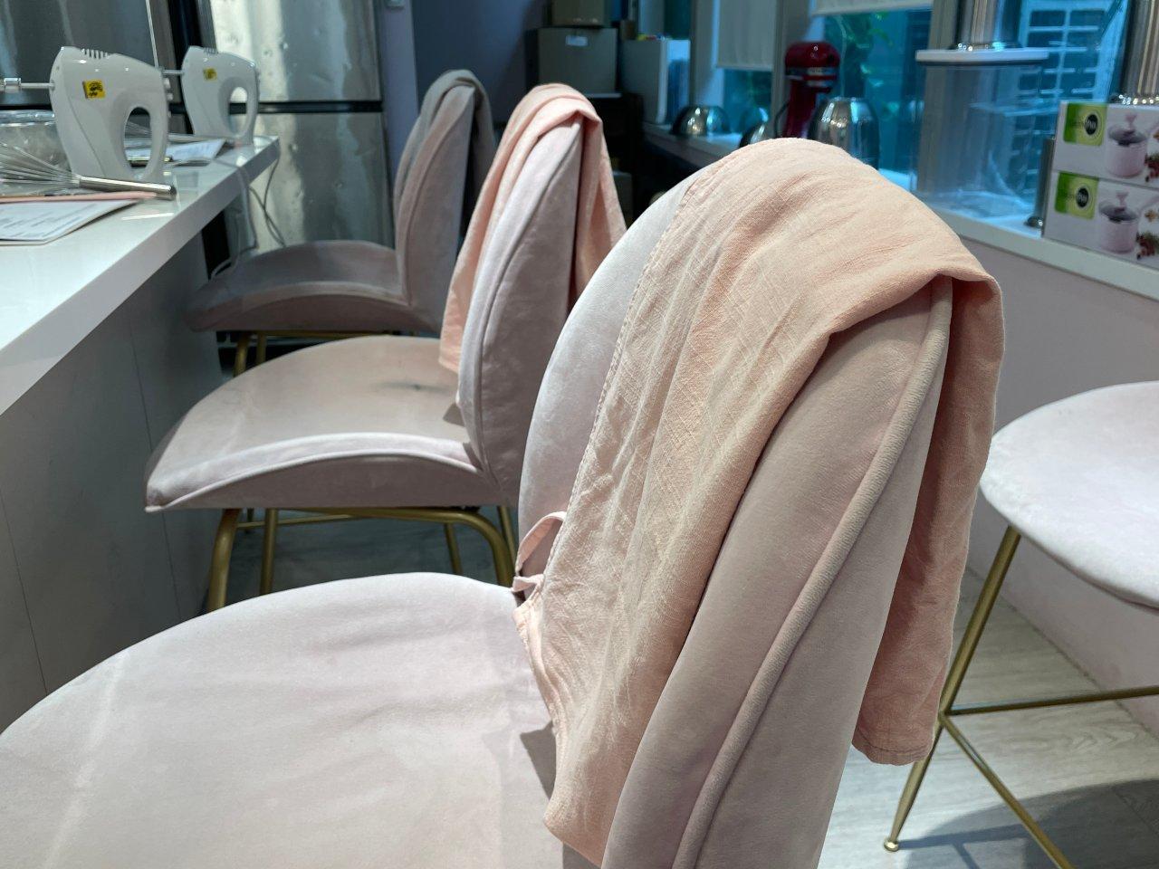 A spacious pink sanctuary, perfect for every kind of gathering.