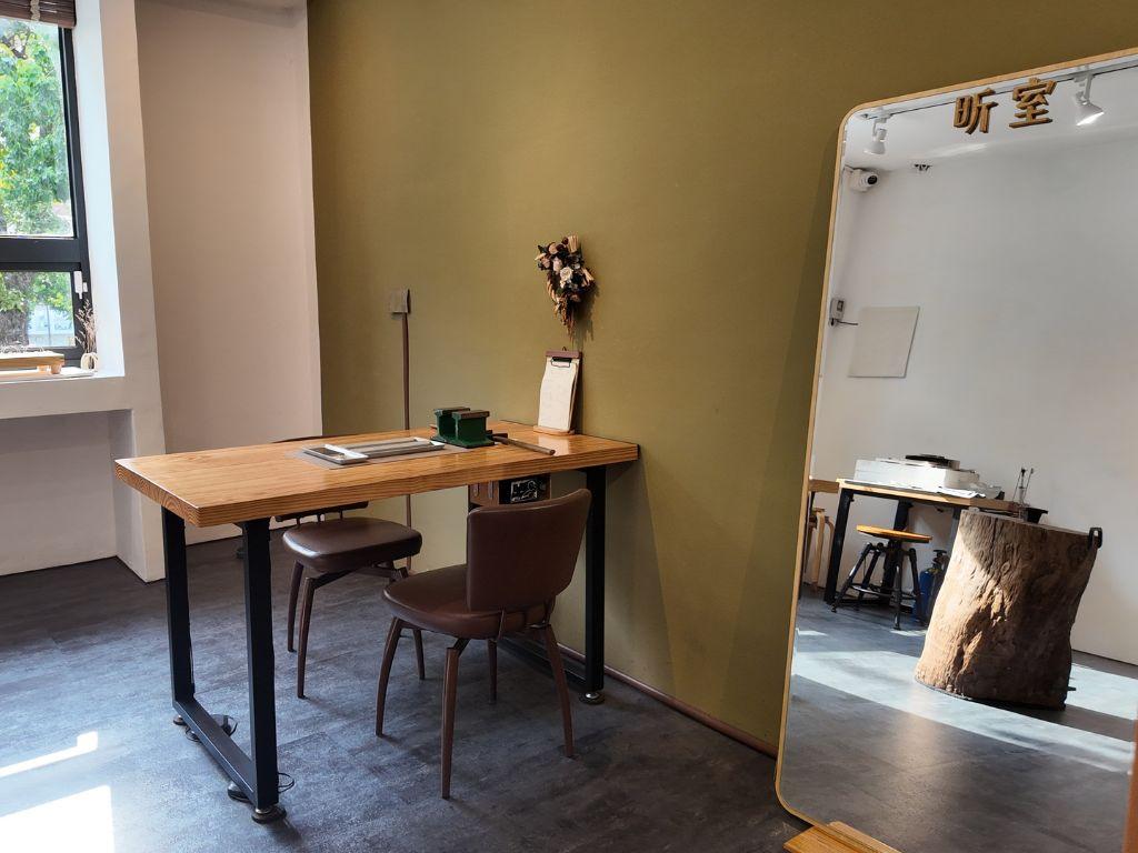 Experience the warmth of Japanese wood and the artisan's touch.