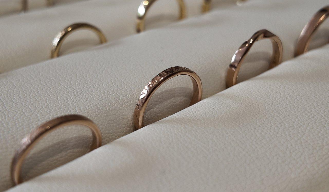 The exquisite patterns and colors break the stereotype of mass-produced metalwork.