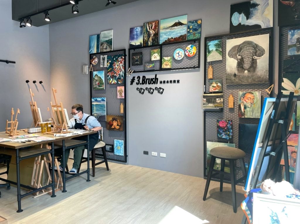 Recommended Painting Classes in Taipei-Three Brushes Oil Painting Classroom