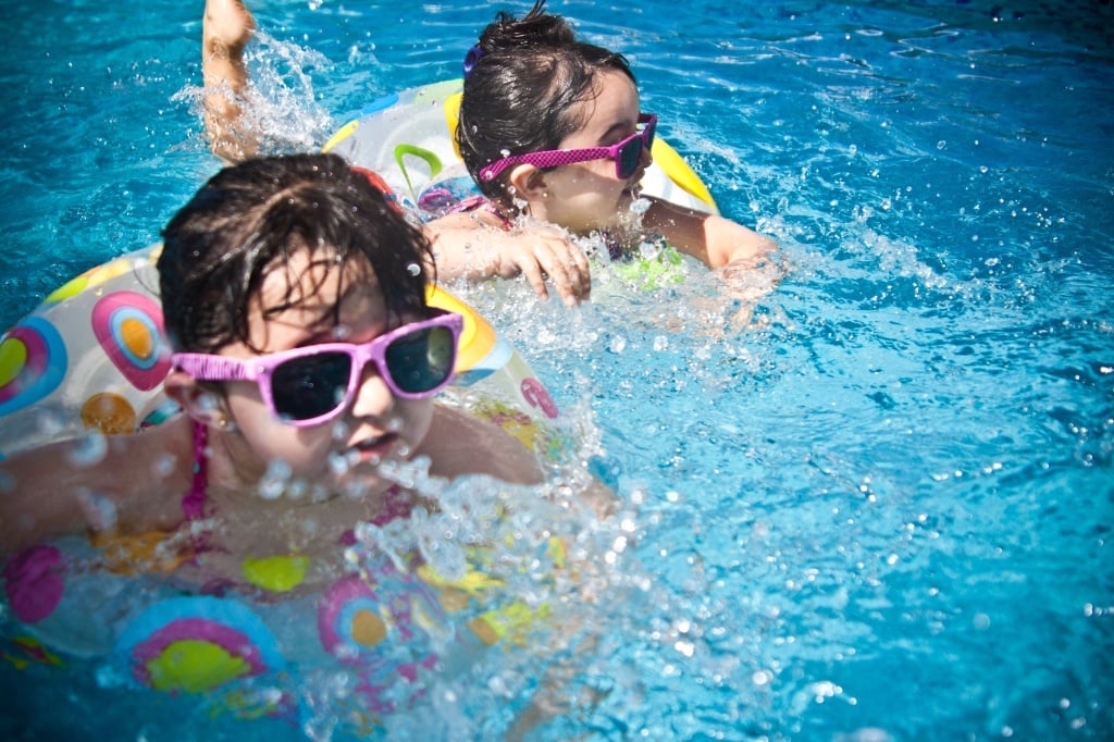【台北寶寶游泳推薦】安全有趣的親子游泳課程，7 間台北嬰幼兒游泳館評比