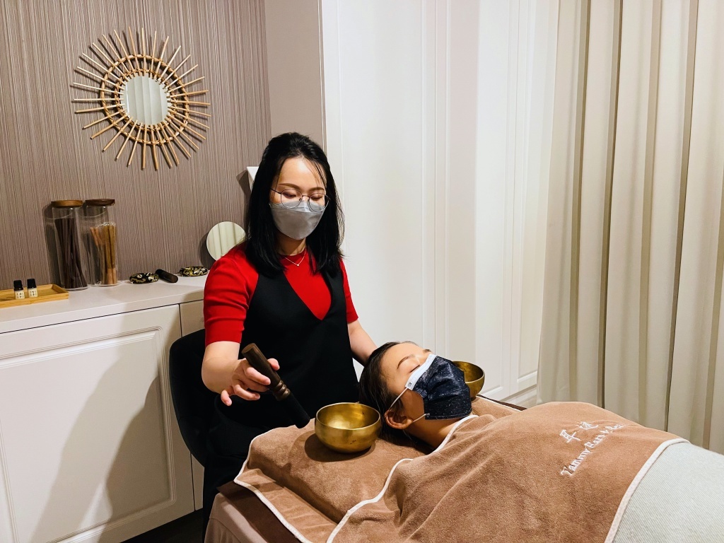 [Ear fan Tammy's review] Singing bowl therapy with ear picking service, a high-standard ear picking shop in an art museum 21