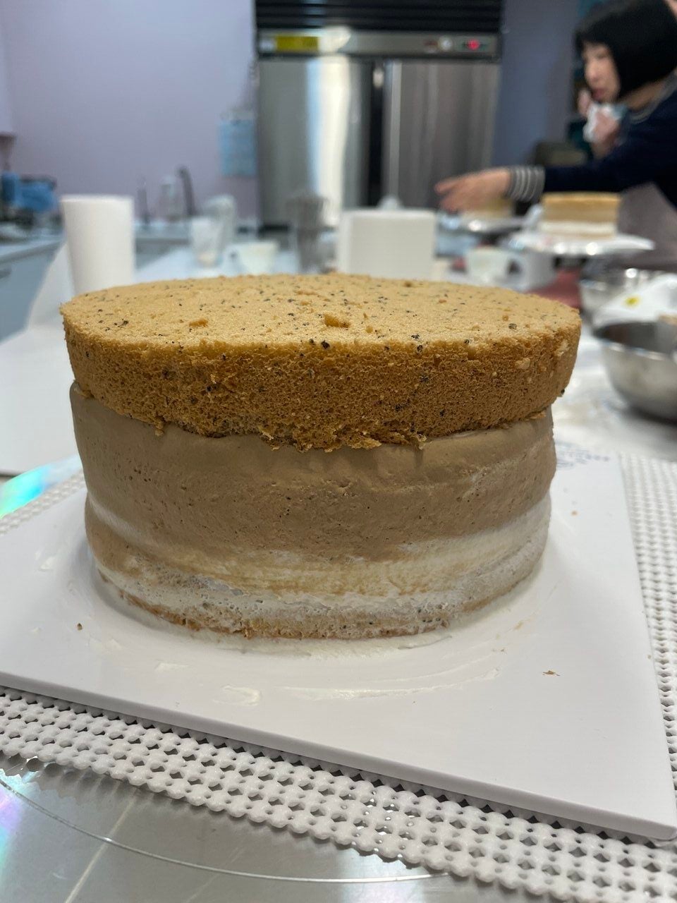 手作りフレッシュクリームフルーツケーキ_ファビュラスラボ_2026-03-27_10回転