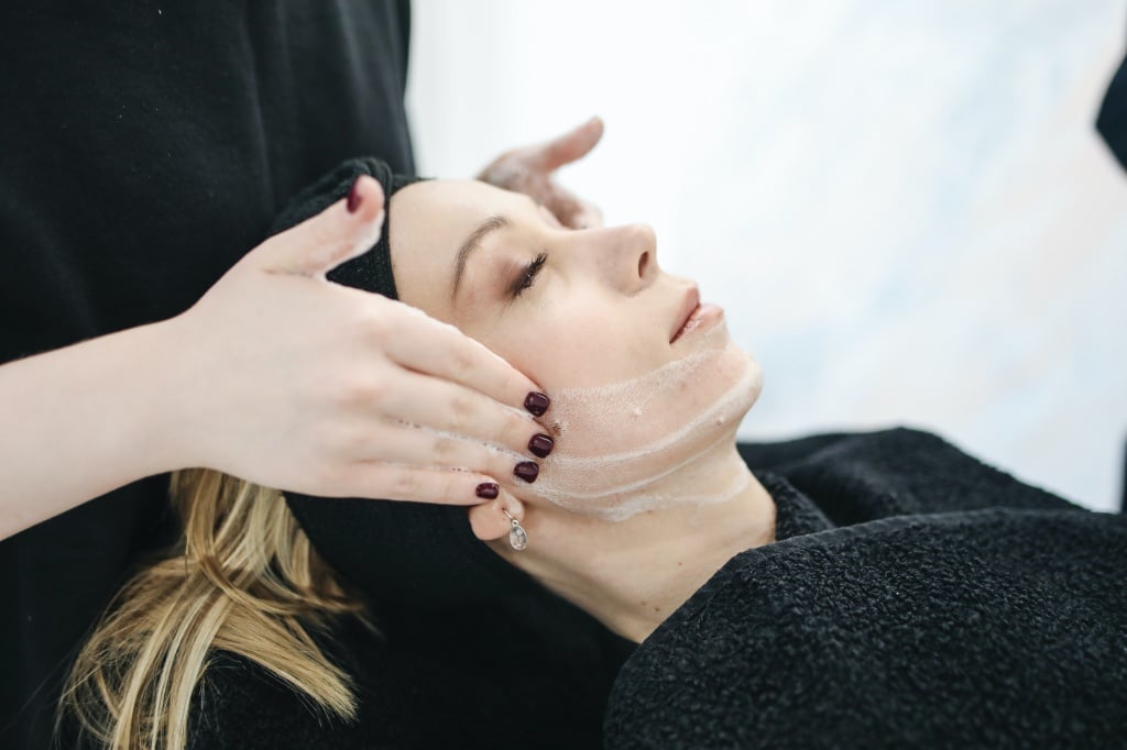 [Face Makeup Bag] How often is the best time to take care of your face? Answers to the top 10 questions for newbies to face surgery 11