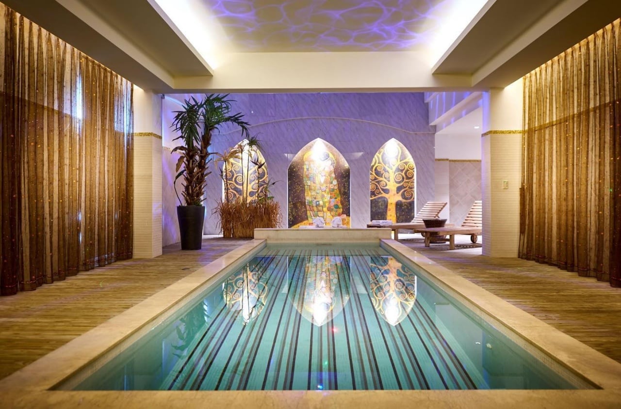 Kaohsiung Pool Motel Recommendation-Playing Dog Lian Hotel
