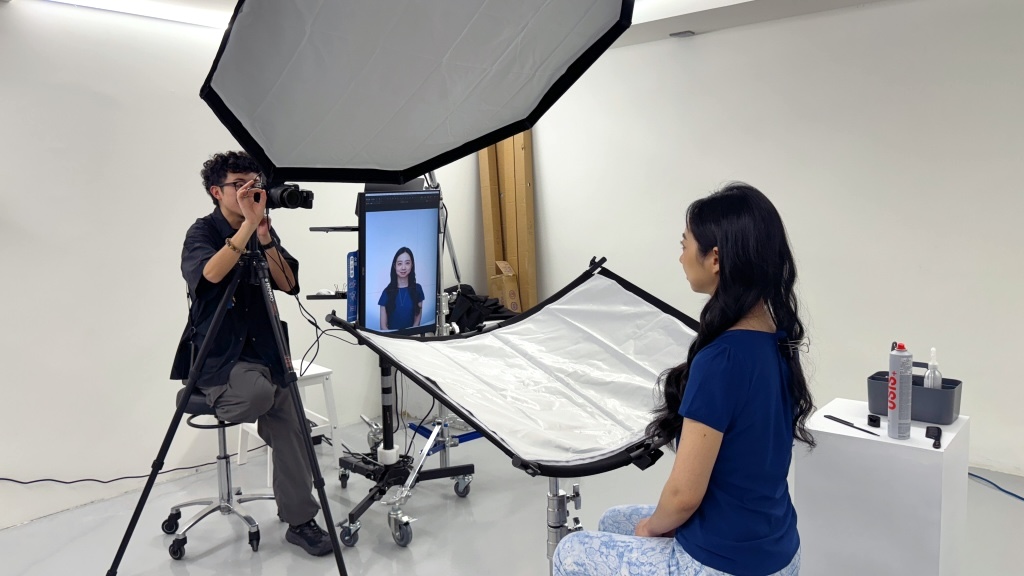 【証明写真クイックガイド】アイラインや眉毛を描いたり、二重テープを使ったりしてもいいですか？証明写真のヒント8選 11