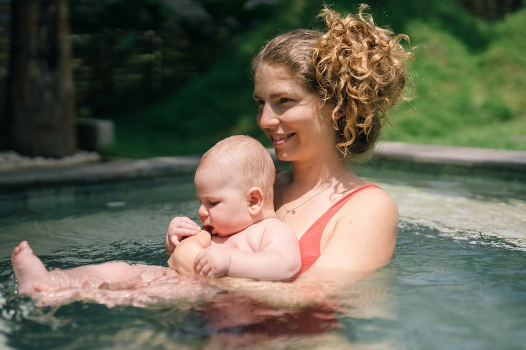 【台中寶寶游泳推薦】小Baby的第一堂游泳課，給爸媽的5間台中嬰幼兒游泳館