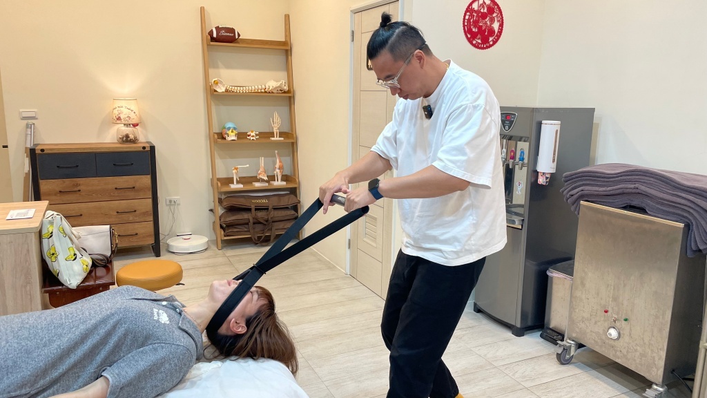 [전통적인 성형수술과 마사지에 대한 추가 설명] V자형 얼굴, 둥근 어깨, 뼈 세팅, 경락 조절 등 다양한 요구를 충족시키는 성형외과 의사가 많이 있습니다 9