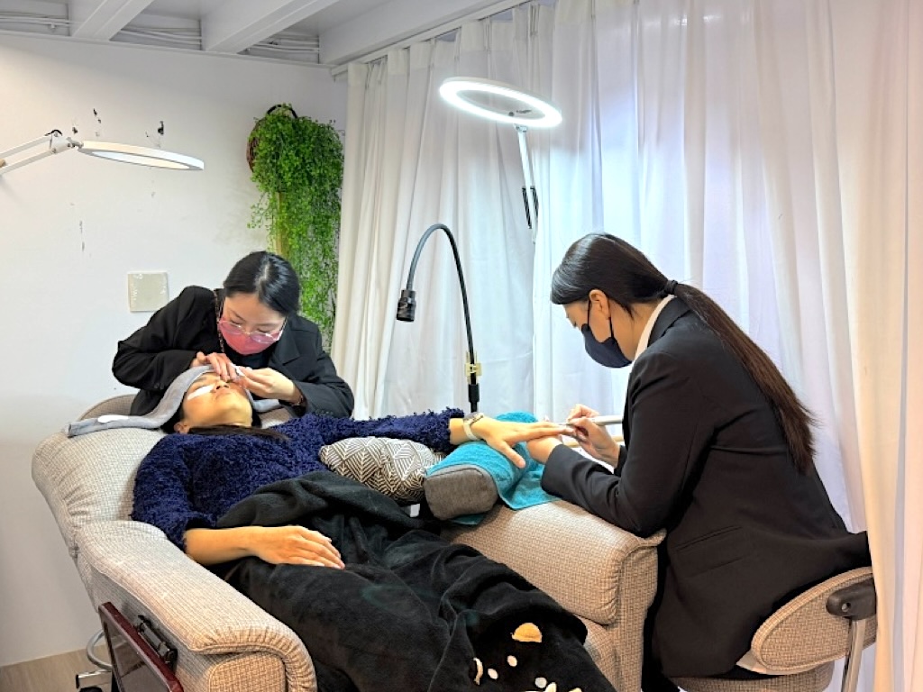 【ANアートワークショップレビュー】お手頃価格の江子翠ネイルアートシーリング、3人の講師が同時にサービスします