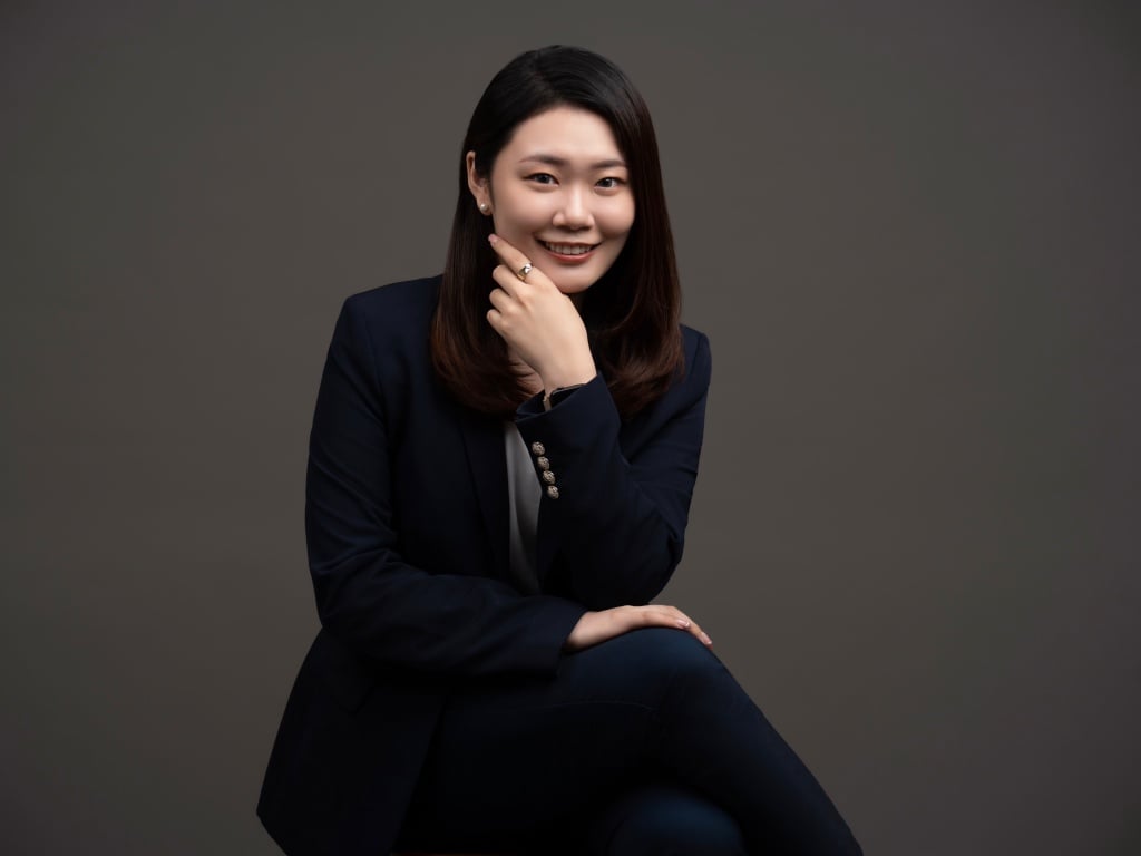 Communicating Poses for Lifestyle Photos