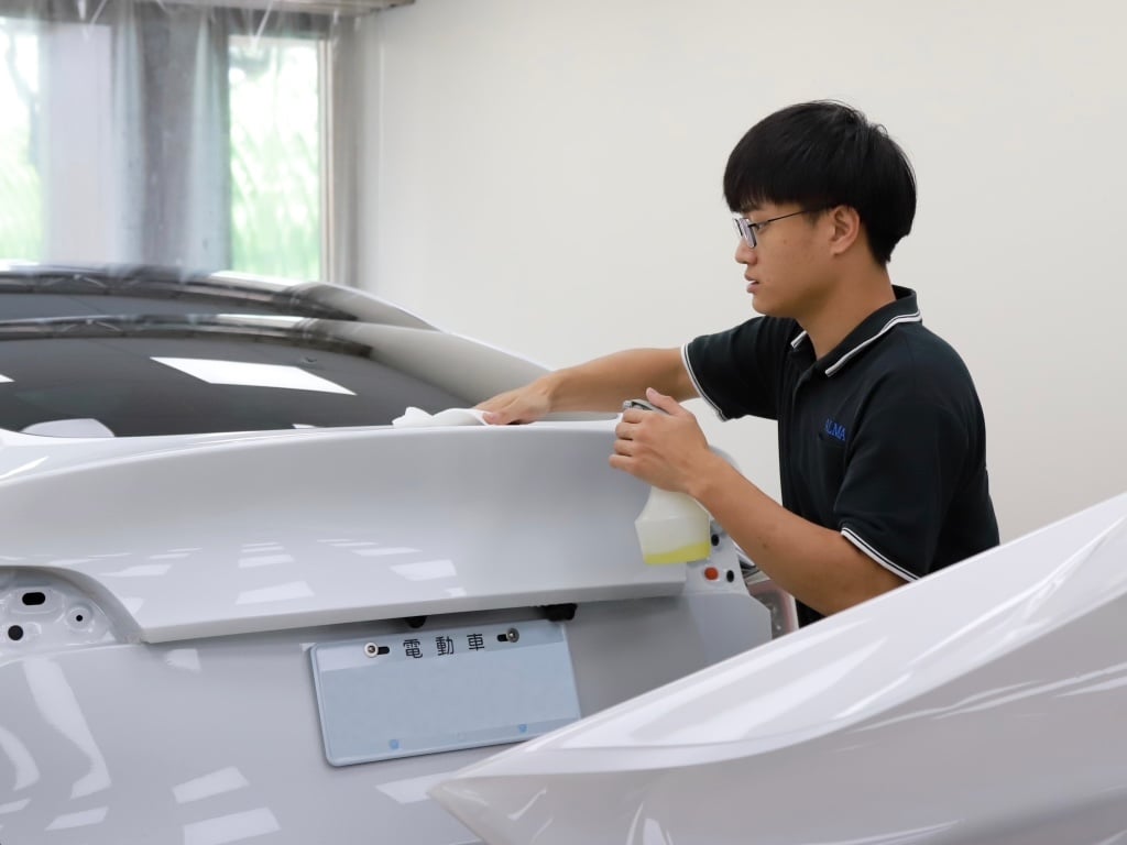 テスラ車体フルラッピング体験