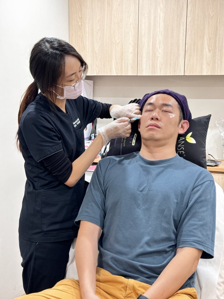 【許惠翔美學診所評價】南屯醫美消眼袋專家！絕不失敗的洢蓮絲淚溝填補 15