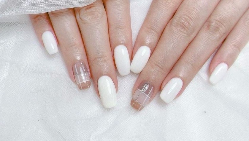 A Beginner’s Guide to Whitening Nail Art_Elegant Pearly White 1