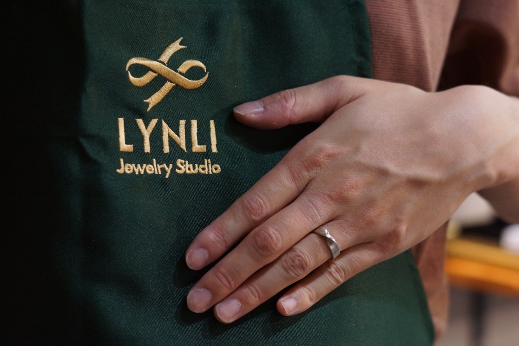 [LYNLI 주얼리 리뷰] 주얼리 디자이너에게 반지 만드는 법을 배우고, 인터랙티브 강좌를 통해 커플의 관계가 더욱 따뜻해진다 2