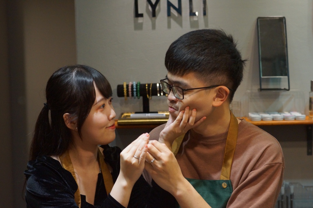 [LYNLI 주얼리 리뷰] 주얼리 디자이너에게 반지 만드는 법을 배우고, 인터랙티브 강좌를 통해 커플의 관계가 더욱 따뜻해진다 26