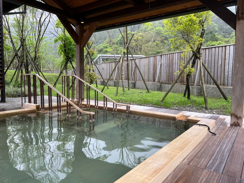 Qingshui Geothermal Park is nestled in Yilan's Datong Township, a lush green hav