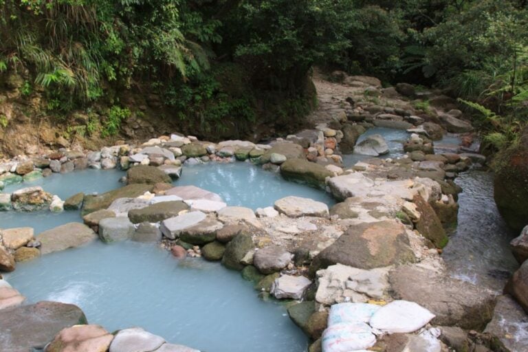 【野溪溫泉露營懶人包】新手必看 10 大重點，路線、裝備、注意事項一次告訴你