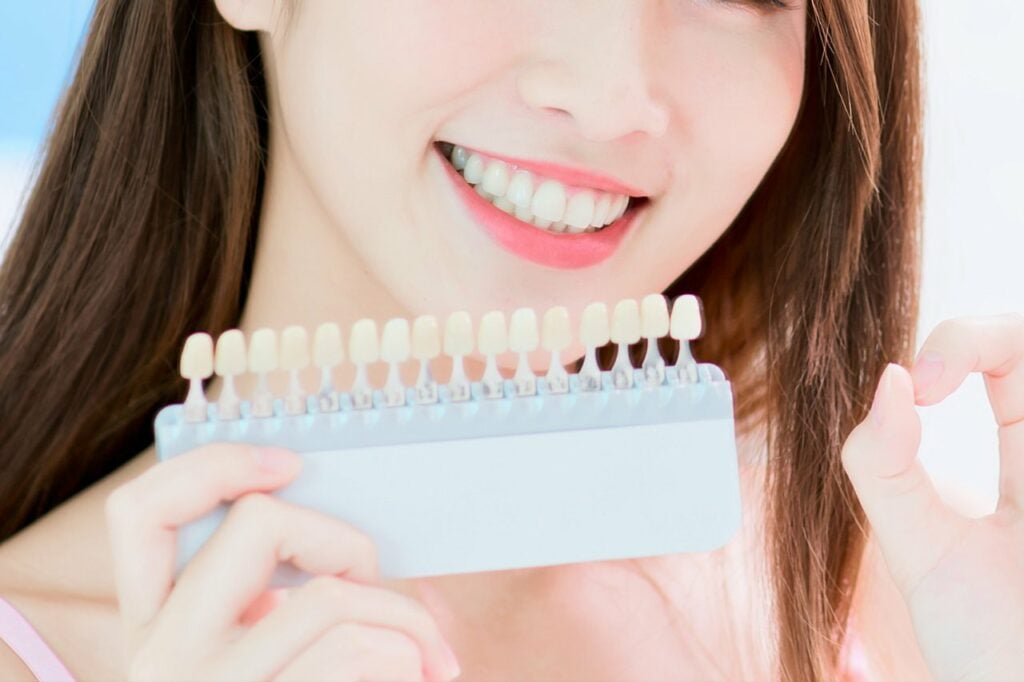 【新竹牙齒美白推薦】照光就能變白！2 間新竹牙齒冷光美白館評比