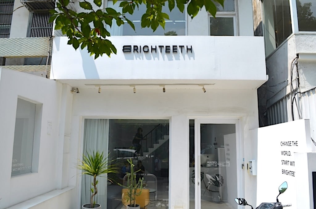 [BRIGHTEETH 신주점 리뷰] 치과의사의 혁신적인 케어로 치아를 원래의 하얀색으로 되돌릴 수 있다 1