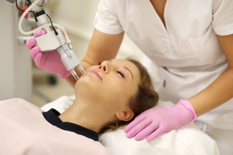 醫美雷射懶人包｜打完可以喝酒嗎？醫美雷射效果、副作用、恢復期一篇解答