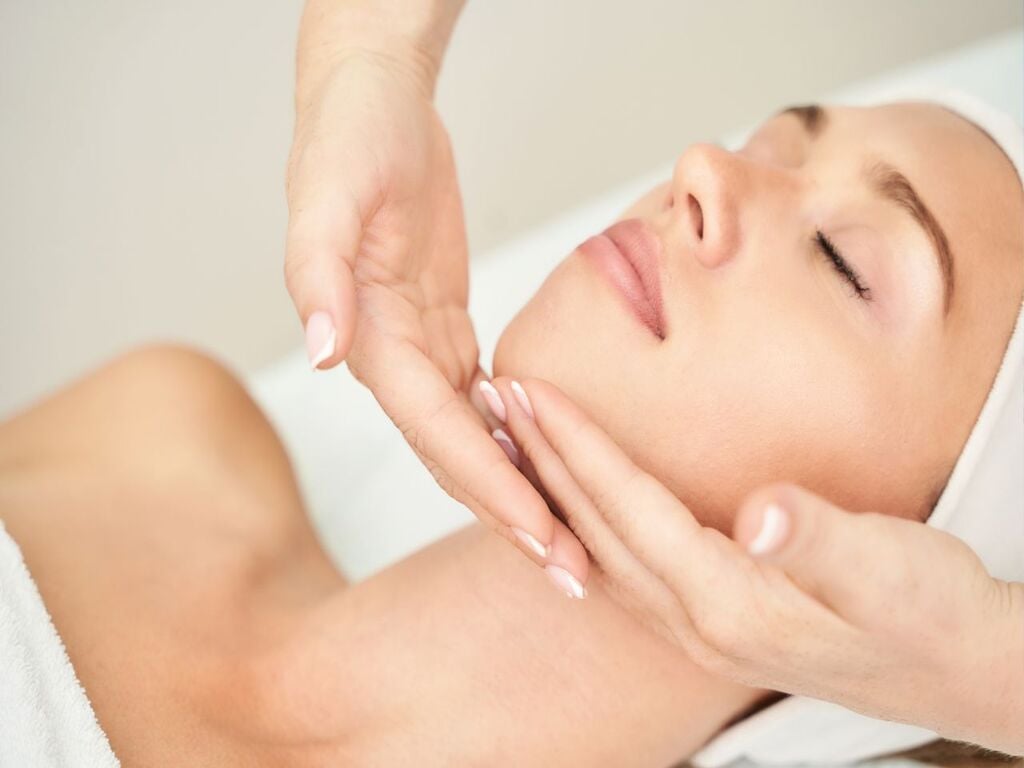 【Natural style SPA レビュー】低痛ニキビ除去で肌状態を把握し、最適なケアを15