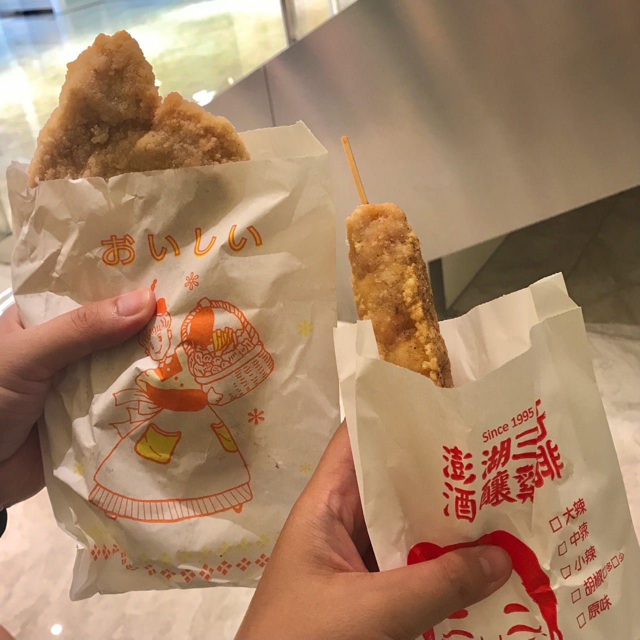 #주량 지파이, 육즙 가득하고 쫄깃하며 맛있다
주량 닭꼬치는 뼈가 없어 먹기 편합니다. 주량 지파이는 두께가 약 1.5~2cm로 식감이 쫄깃하고