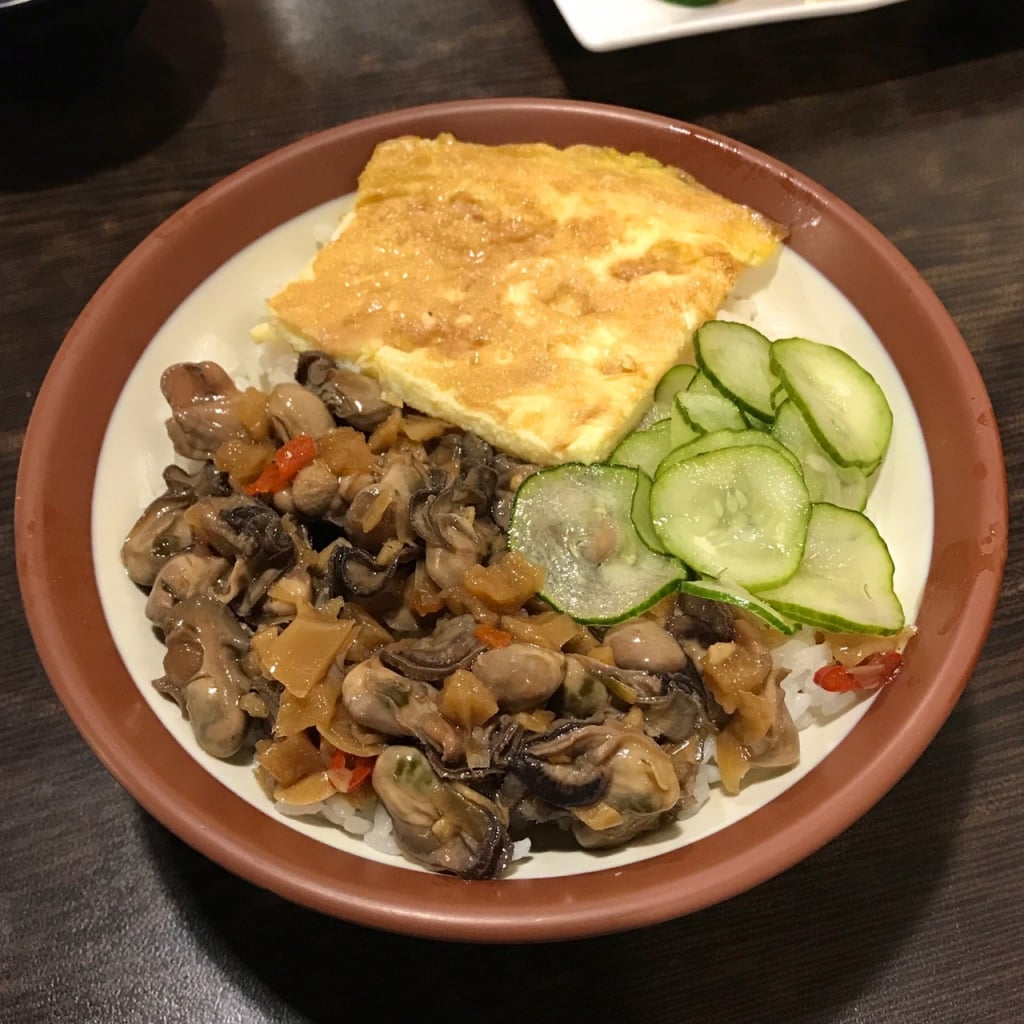 #굴을 즐기는 다양한 방법, 신선함이 폭발하다
궈자츠푸 굴은 펑후 바이사(白沙)의 깨끗한 바다에서 굴을 양식합니다. 굴이 자라는 동안 껍데기의 