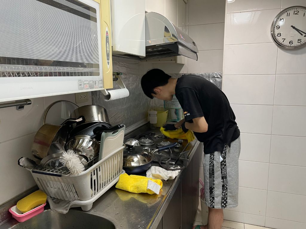 【鷹翰裝潢細清評價】清潔人員堅持非派遣,再頑強的污漬都難不倒 14 迅速高效的預約流程及清潔服務