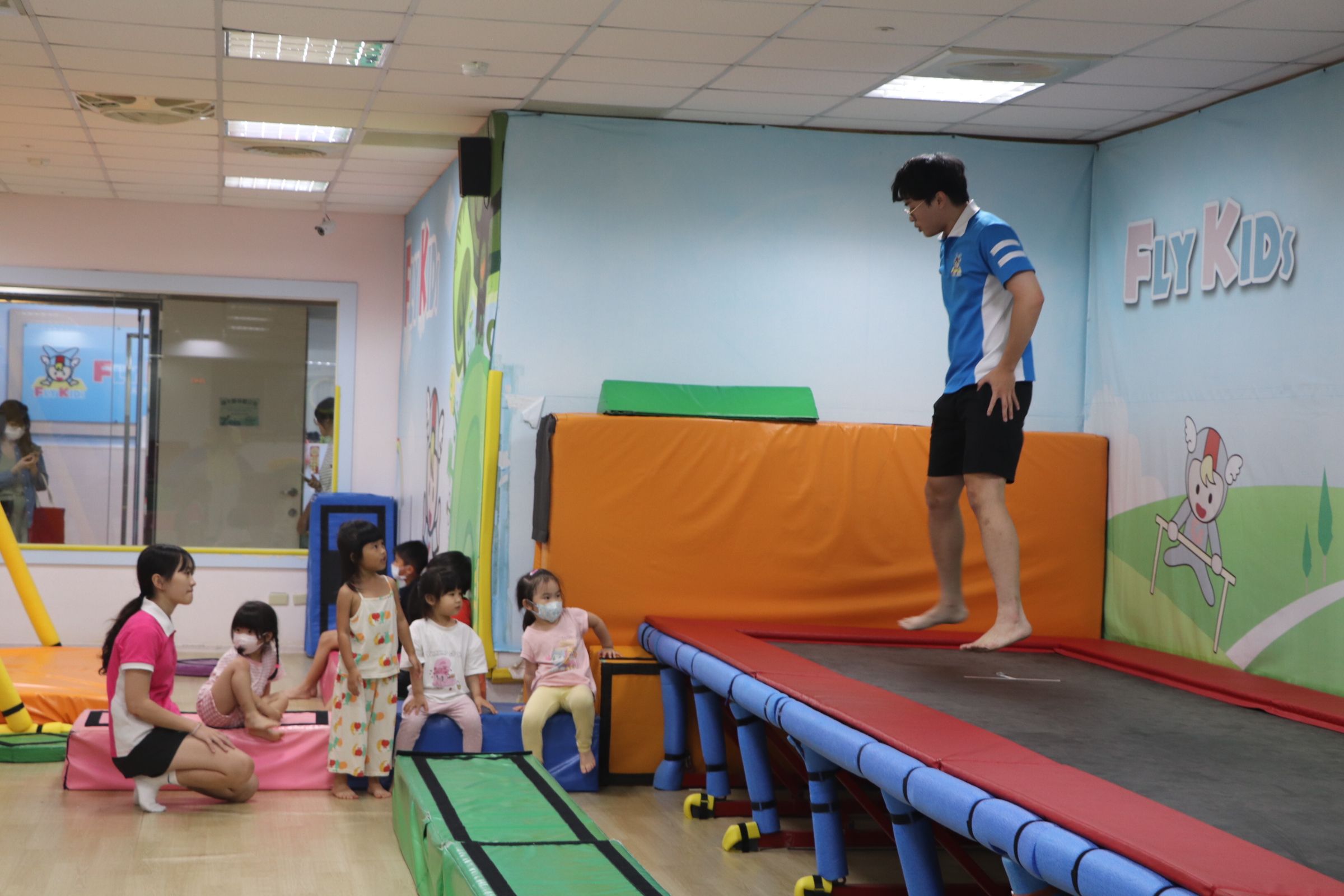恐怖から愛へ！子どもたちの勇気はここで育まれる