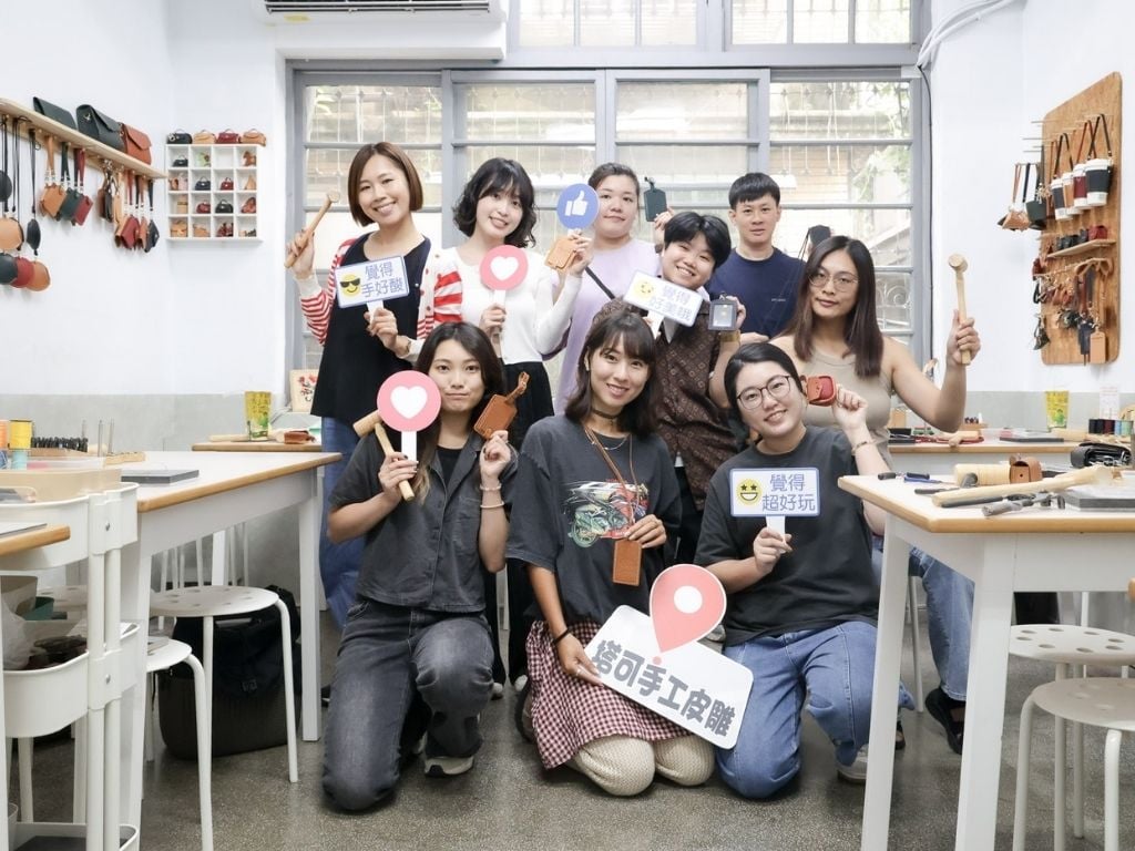 그룹 및 방문 서비스, 가죽으로 만든 수제 제품을 이벤트 현장에 투입하세요