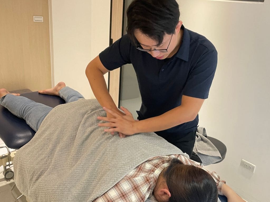 증상 치료가 진정한 완화입니다: 평가 + 맞춤형 수동 기술로 한 번에 통증을 해결합니다